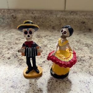Day of the Dead Skeleton Figurines Set - Yellow and Red